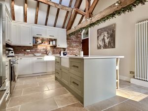Kitchen/Breakfast Room- click for photo gallery